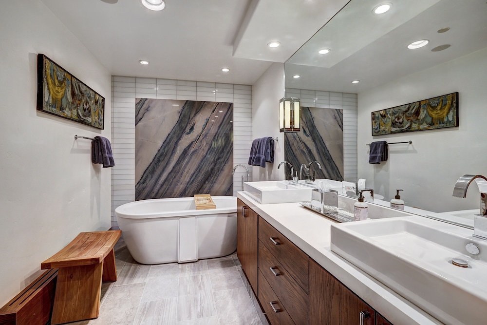 Stunning Views - Renovated Condo In Pines Lodge 2 Bedroom Condo