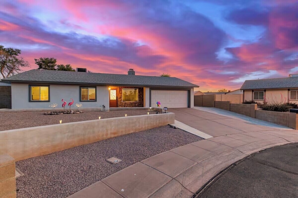 Chandler oasis with pool & hot tub