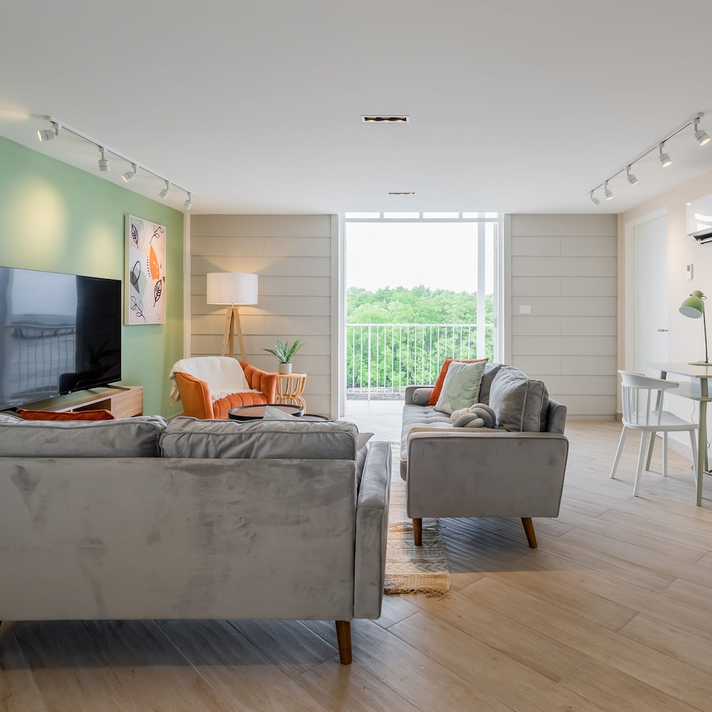 w Elegant 3BR With Modern Terrace in Panama