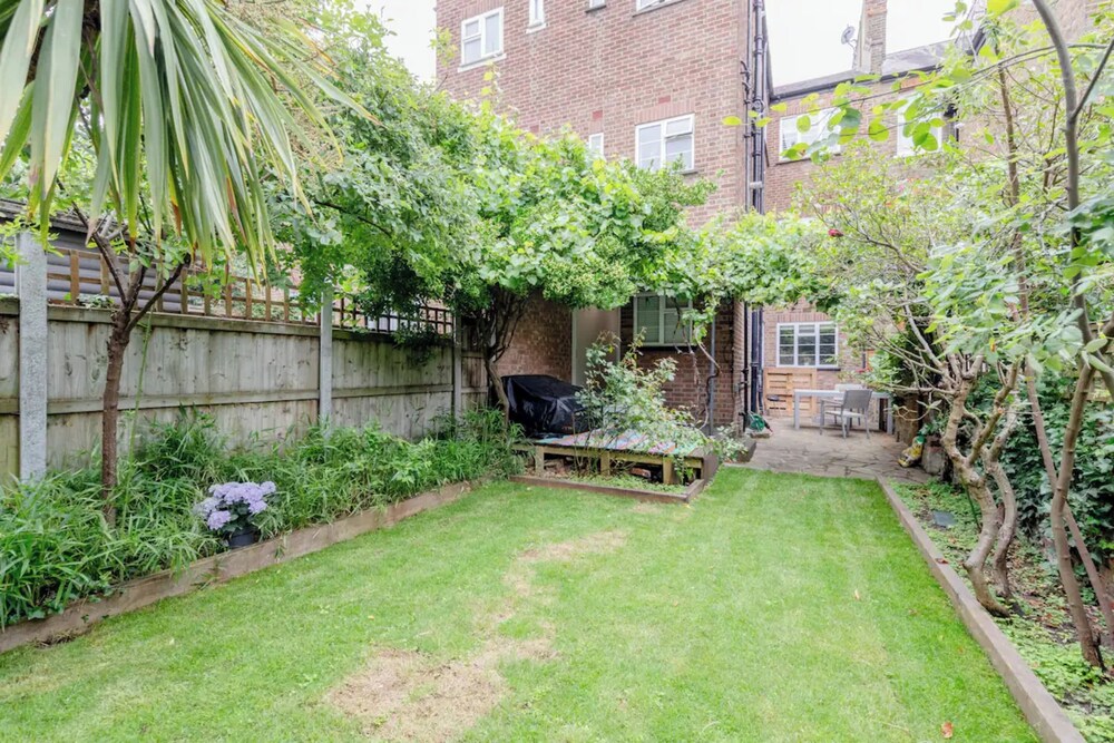 Spacious 1BD Flat With Garden - Hampstead Heath