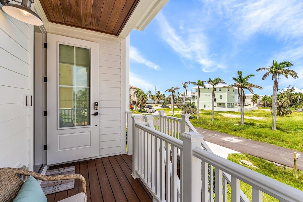 110 Sea Le Vie: 5br/4.5ba Brand New Build W/ Pool! 5 Bedroom Home