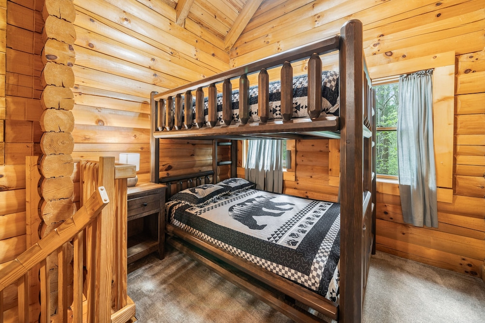 Parkway Treasure 3 Bedroom Cabin by Heavenly Views Resort view 2