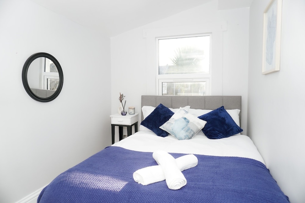 3 Bed-sleeps 7-garden-parking-town Centre