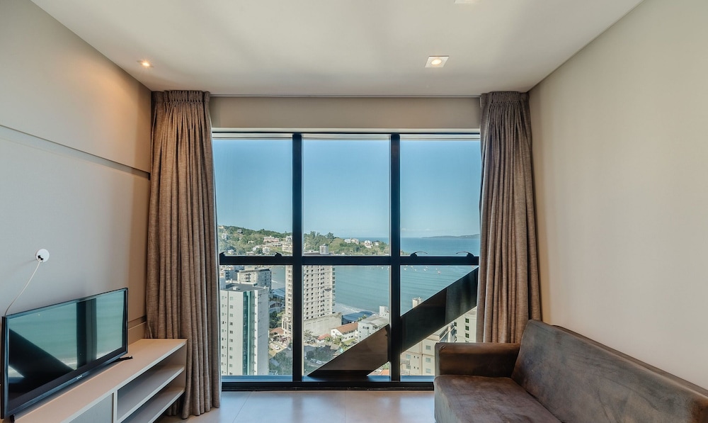 MHF II Apts Variados em Prédio com Vista para o Mar em Itapema