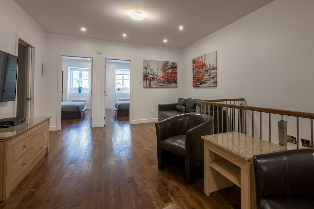 LMVR - LuxApt 3 - 7 bedrooms 2 bathrooms