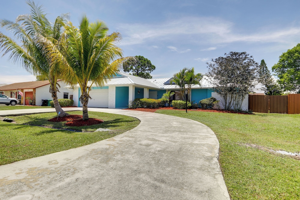 Private Pool & Yard: Family Home in Port St Lucie