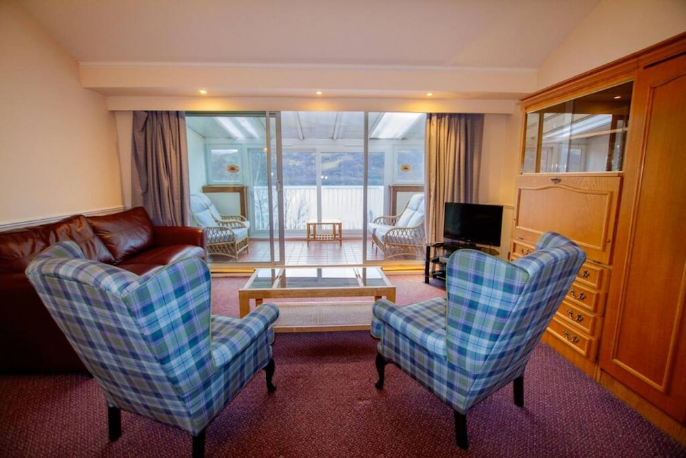 Loch Rannoch Highland Club Studio 02