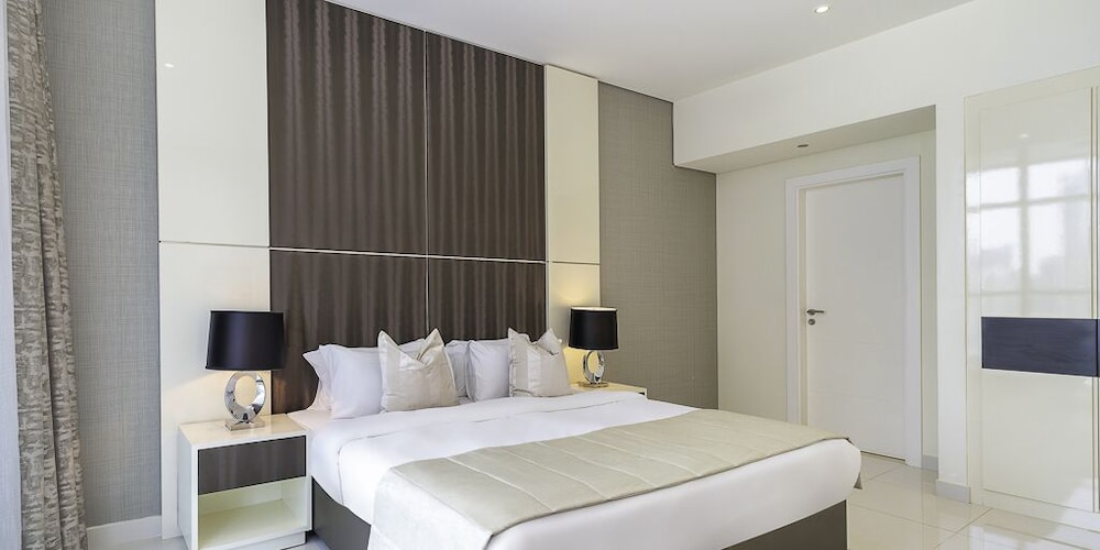 LUX The Bays Edge Canal View Suite