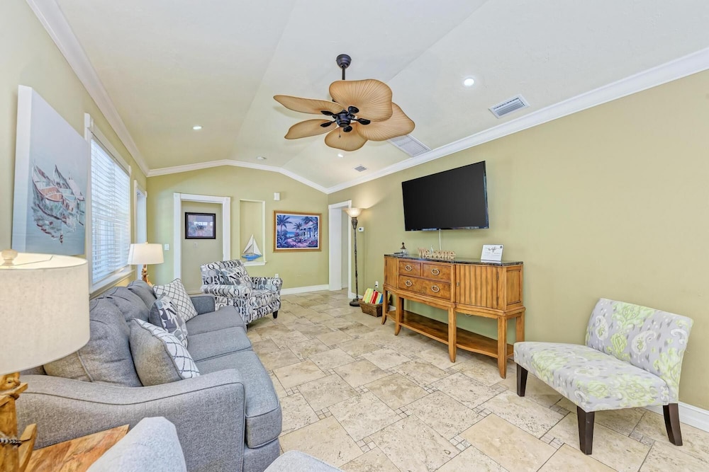 Anna Maria Island Surfside Bungalow view 5