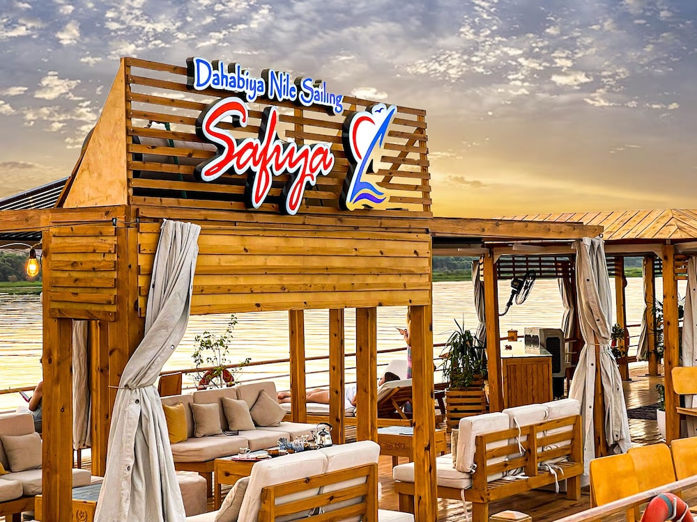 Dahabiya Nile sailing Luxor to Aswan