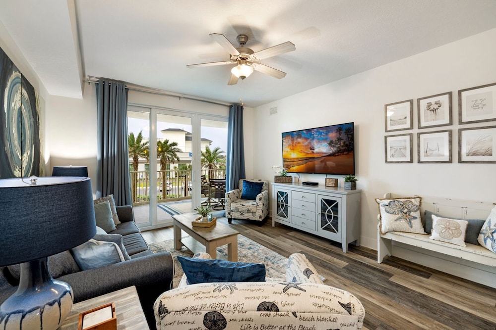 Fall Retreat Condo w Heated Pool Hot tub Pier Pk