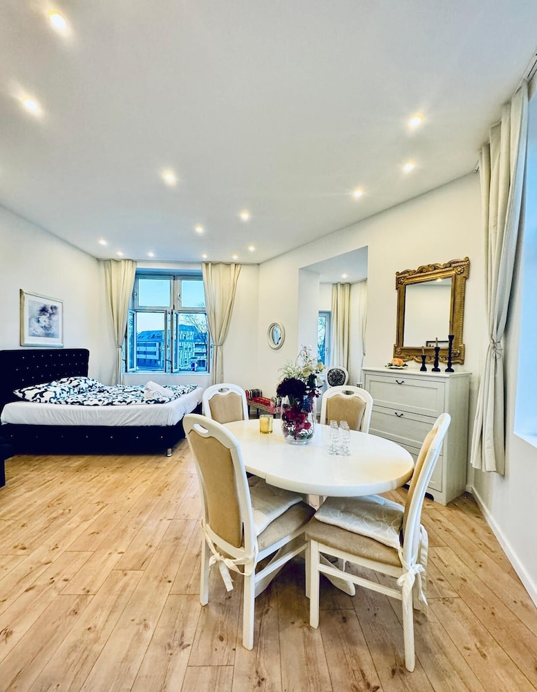 Spacious 3BR Near Kaufpark Alterlaa