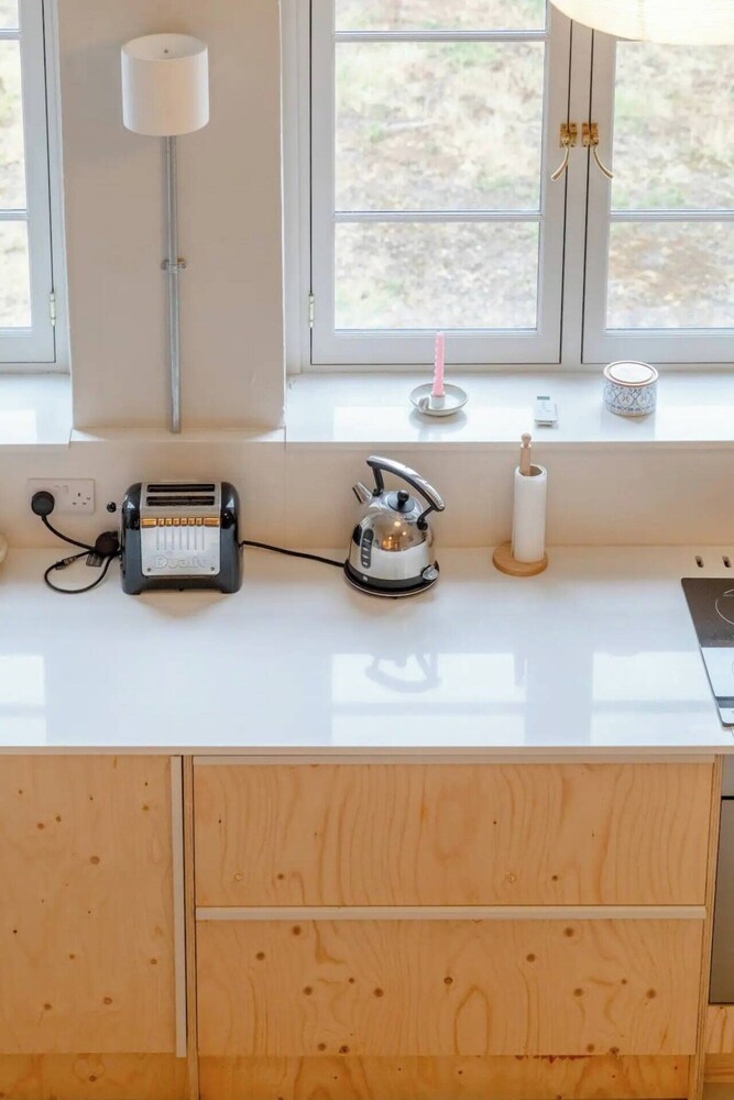 Unique & Bright 1BD Flat - Battersea