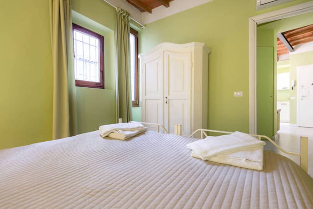 1BR Apt in Via Panicale by Sea N' Rent