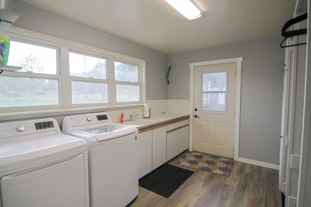 Fish Hatchery Ranch w/ Furnished Patio