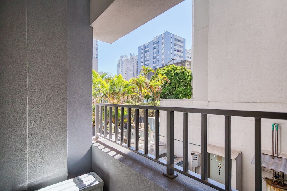 Flat na Vila Mariana c Varanda pr x ao Metr