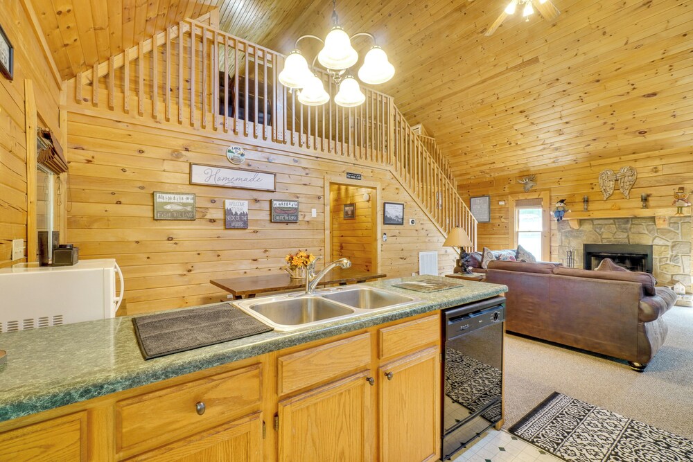 Walk to Douglas Lake: Cabin w/ Private Hot Tub!