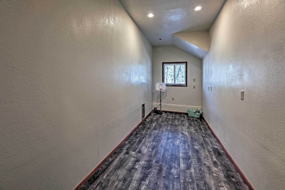 2 Decks & Game Room: Expansive Family Cabin view 2
