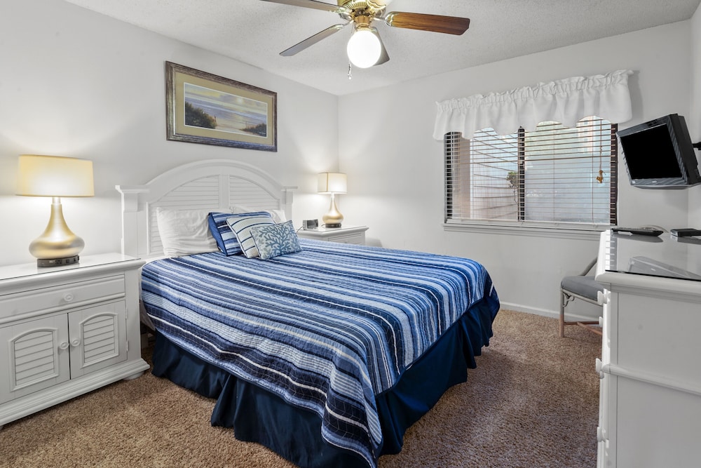 Sea Cloisters 105D by RedAwning view 5