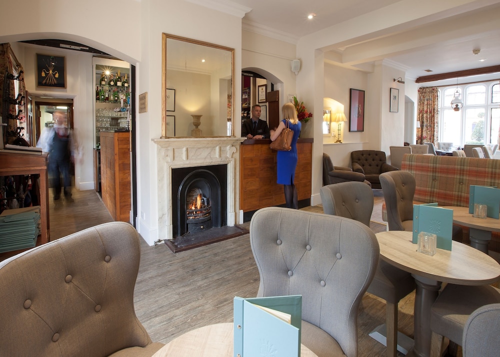 Aylesbury Vacations - The Five Arrows Hotel - Property Image 2