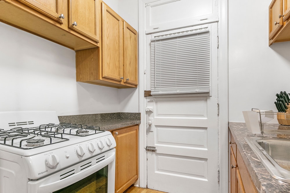 Cozy Getaway 1BR Apt - Mfield E2