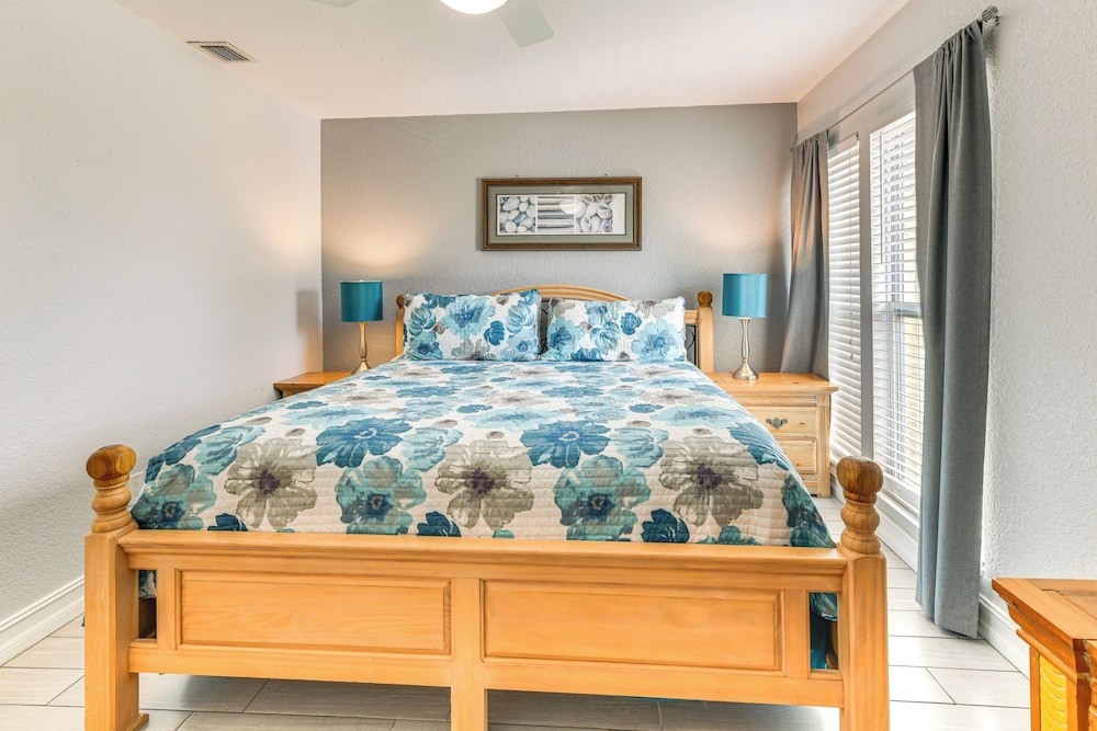 Explore Sarasota: Condo w/ Pool Access, Near Dtwn