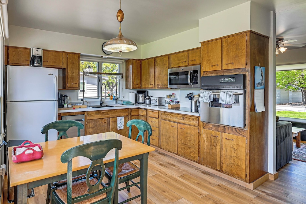 Walk to Flathead Lake: Airy Home w/ Mtn Views!