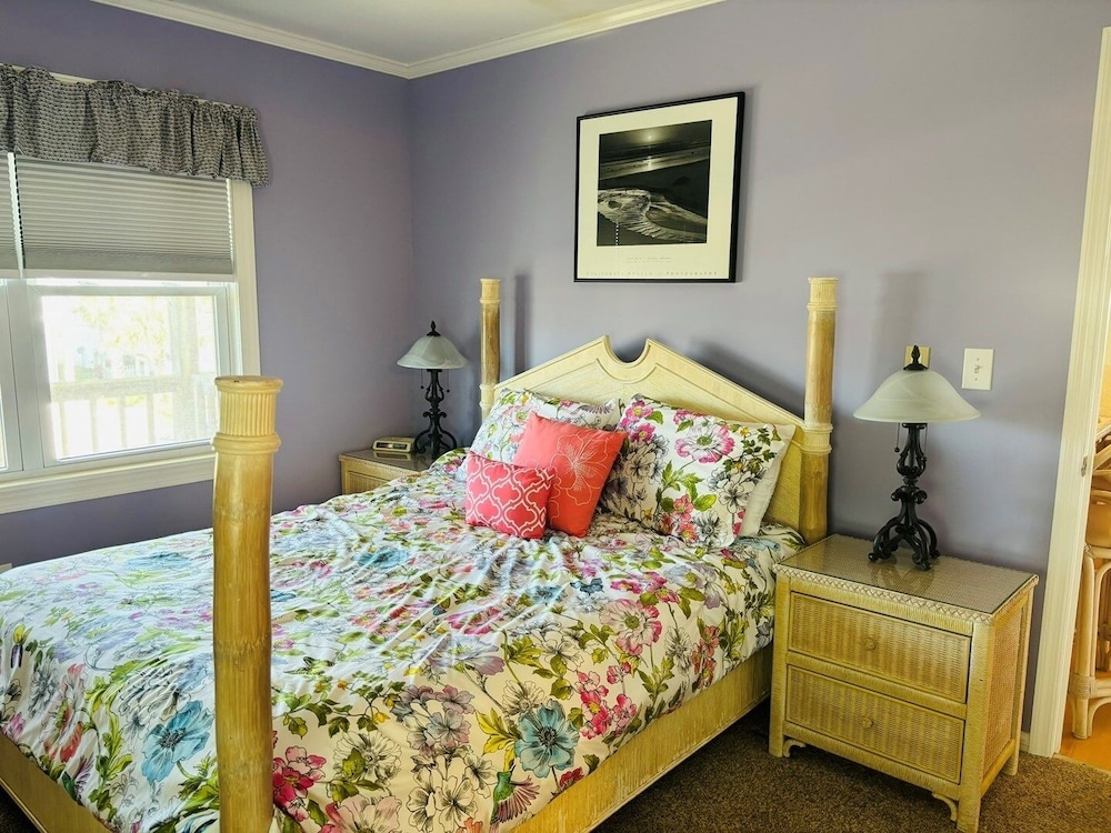 Clamelot 4 Bedroom Home by RedAwning