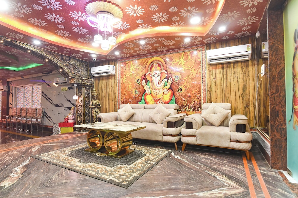 Fabhotel Rahi Crown