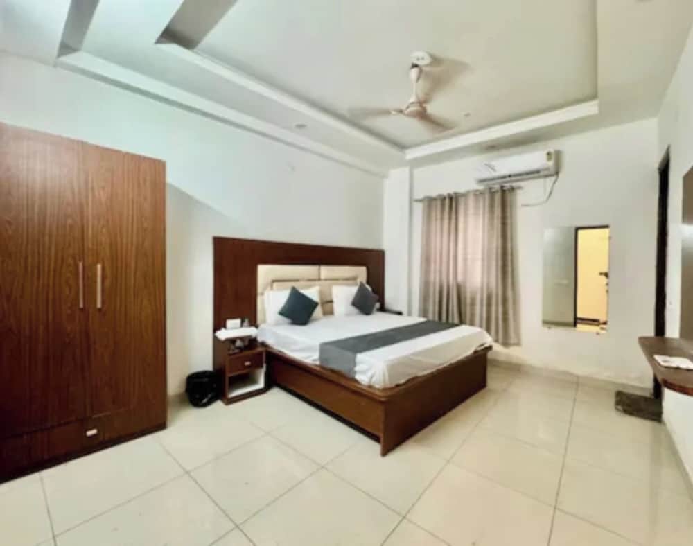 Fabhotel Satya