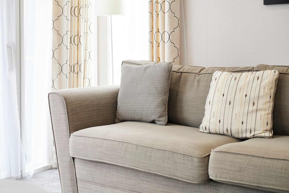 Host Stay Royal Pines Lodge