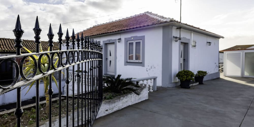 Sunset Pool House in Feteira