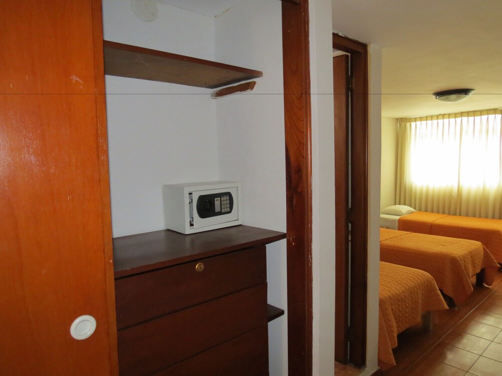 Miraflores Inn