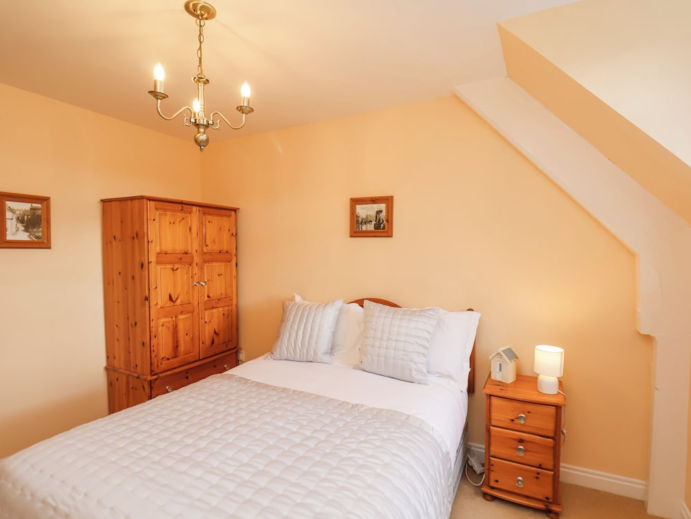 Maypole Cottage