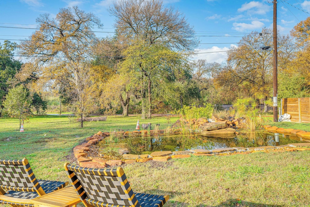 2 Mi to Dtwn: Austin Getaway w/ Natural Pool