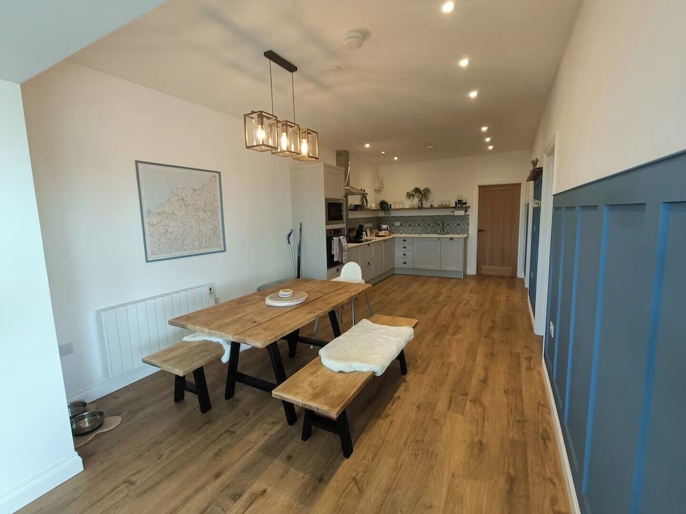 2-bed Coastal Cottage - Sleeps 4 - Pet Friendly