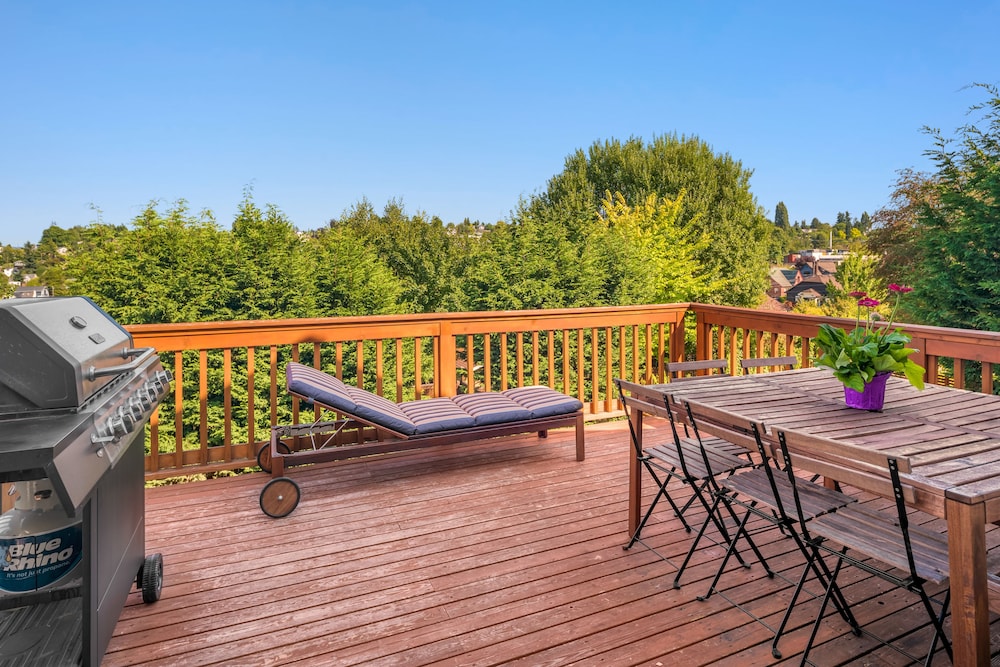 Seattle Vacation Home: The Big Top