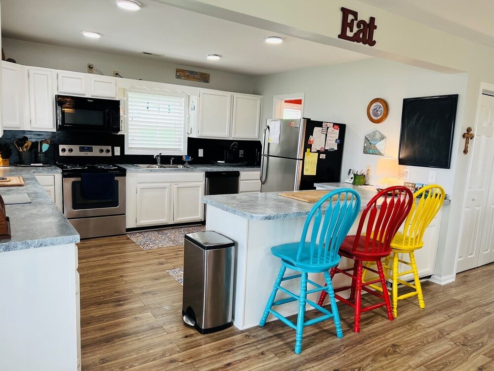 Heaven's Anchor 3 Bedroom Home by RedAwning