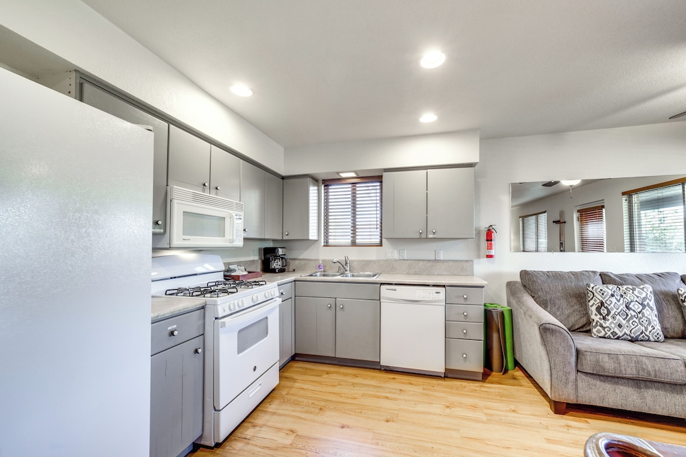 Castle Rock Views: Sedona Retreat w/ Hot Tub!