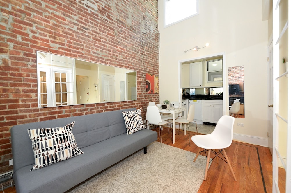 Charming 3-bedroom Apartment in Midtown West