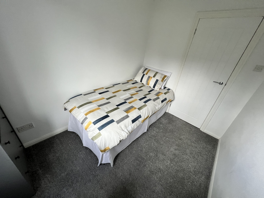 vERY comfy town house view 5