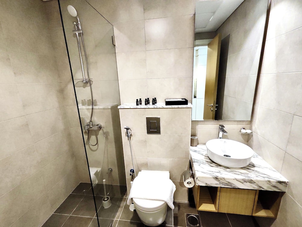 Lux BnB Aykon Tower