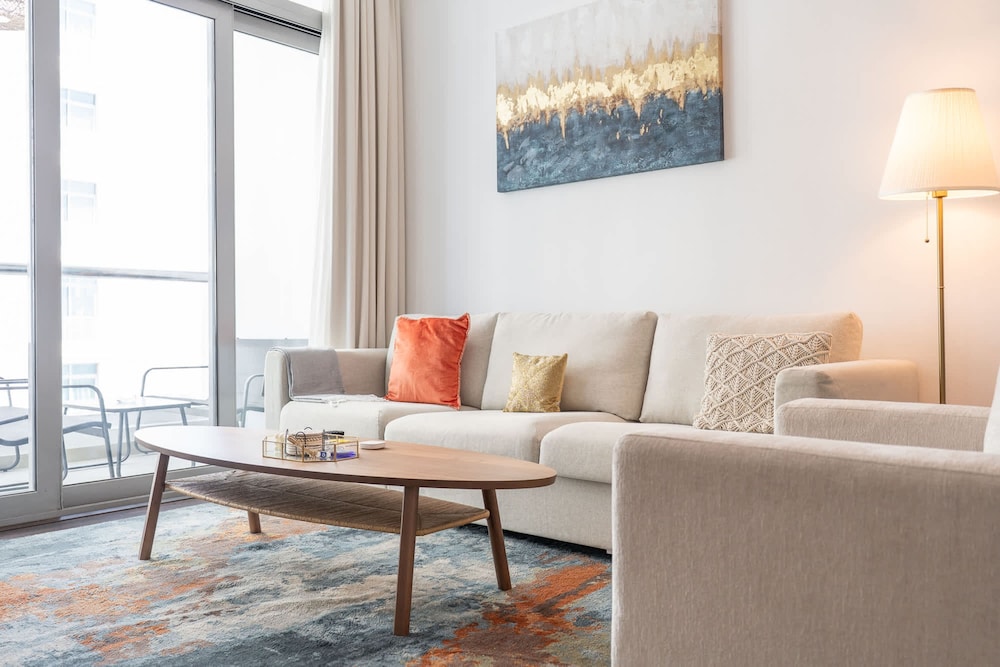 Gorgeous 1 Bedroom in DEC Tower With Marina Views