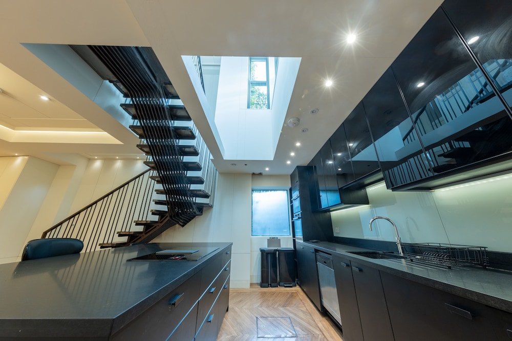 Elegant 5bdrm Townhouse in Camden