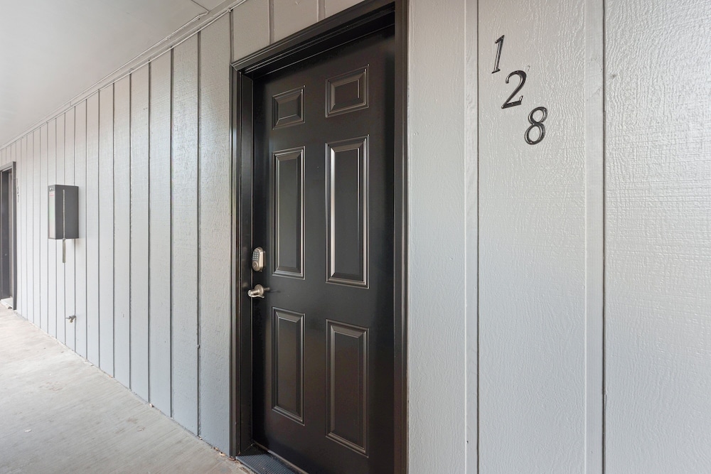 1565 Nw Wall St 128/129 1 Bedroom Condo