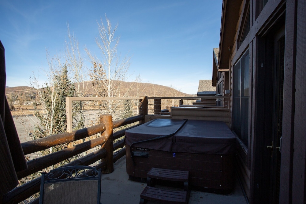 Comstock Lodge - Two Bedroom Condo with Hot Tub #306 2 Condo