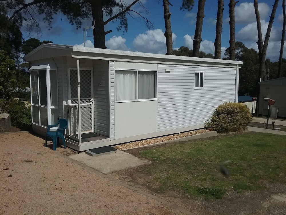 Lakes Caravilla Caravan Park