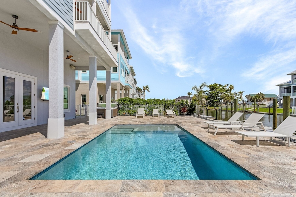 673 White Sands Retreat: Bay Views, Pool, Elevator 5 Bedroom Home