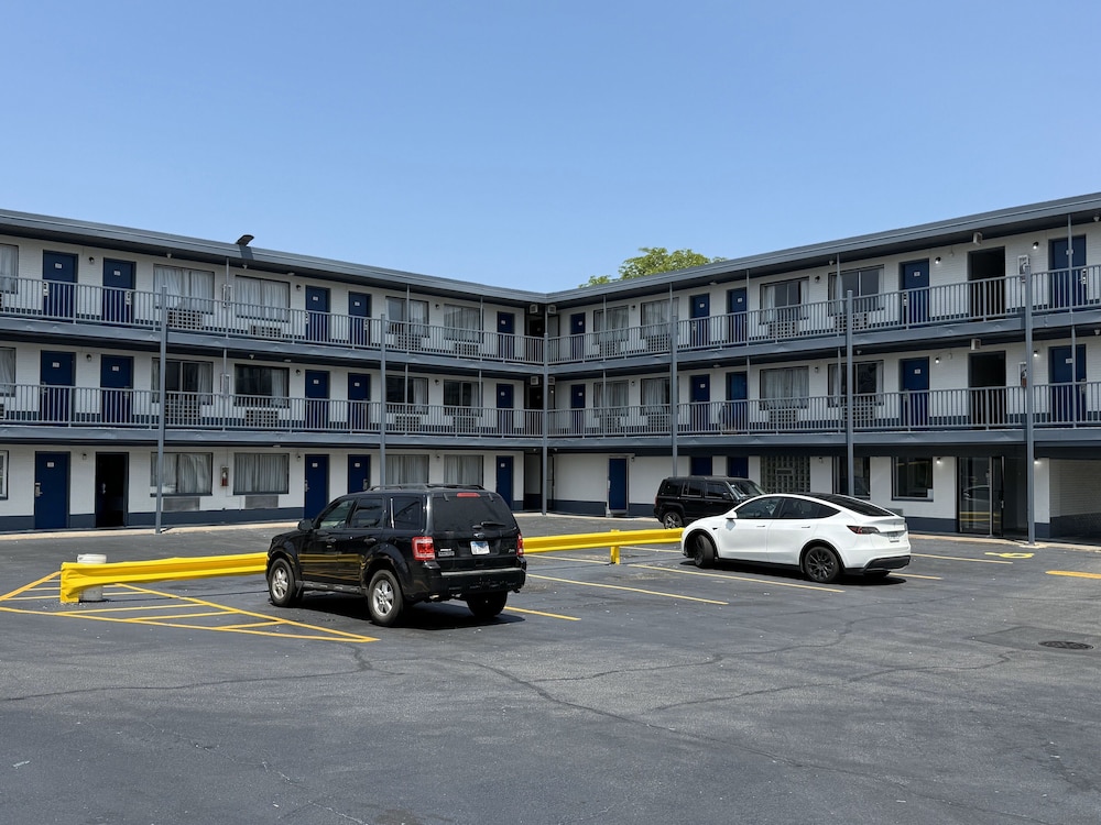 Motel 6 - Chicago, IL