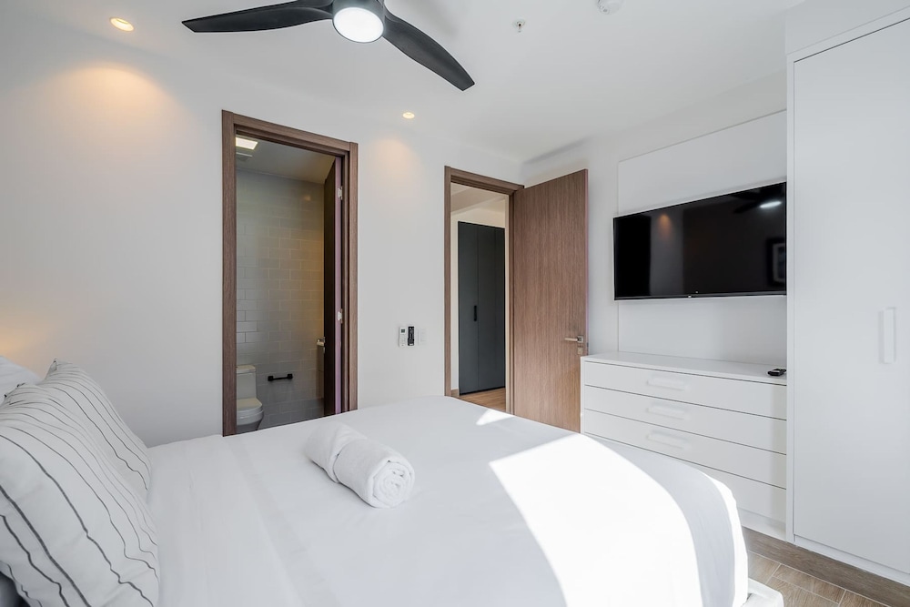 w Beautiful 2BR w Balcony in Casco Viejo